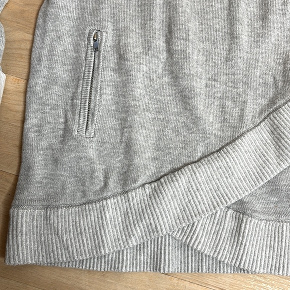 TAHARI Girls Gray Knit Asymmetrical Tunic Sweater - Picture 3 of 10